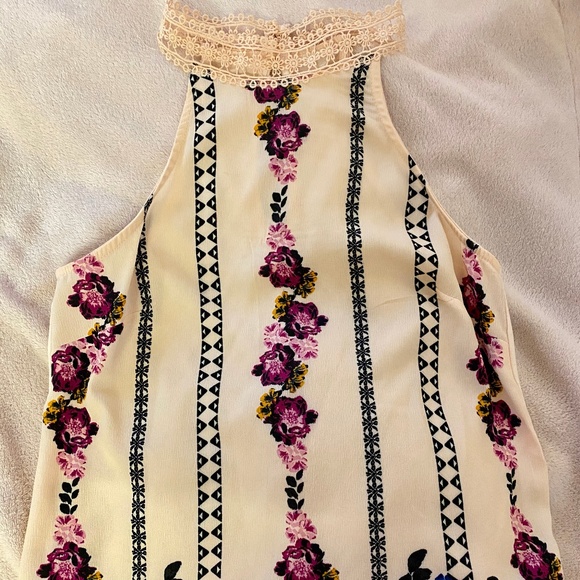 About A Girl Tops - Pale Pink Floral Top XS